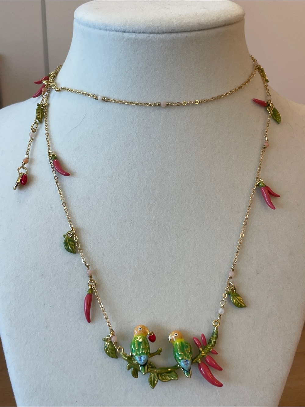 Les NEREIDES Charming Bird and Leaf Pendant Necklace